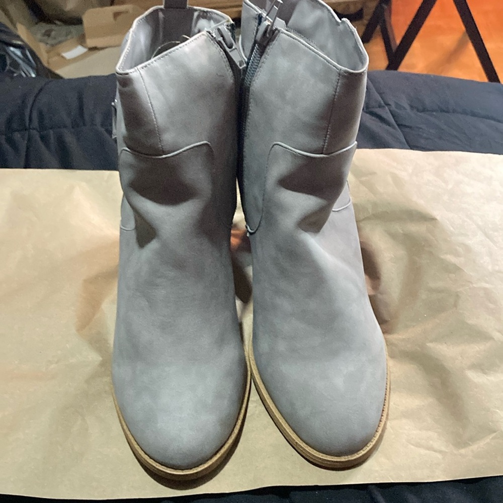 Brand new women shoe boots